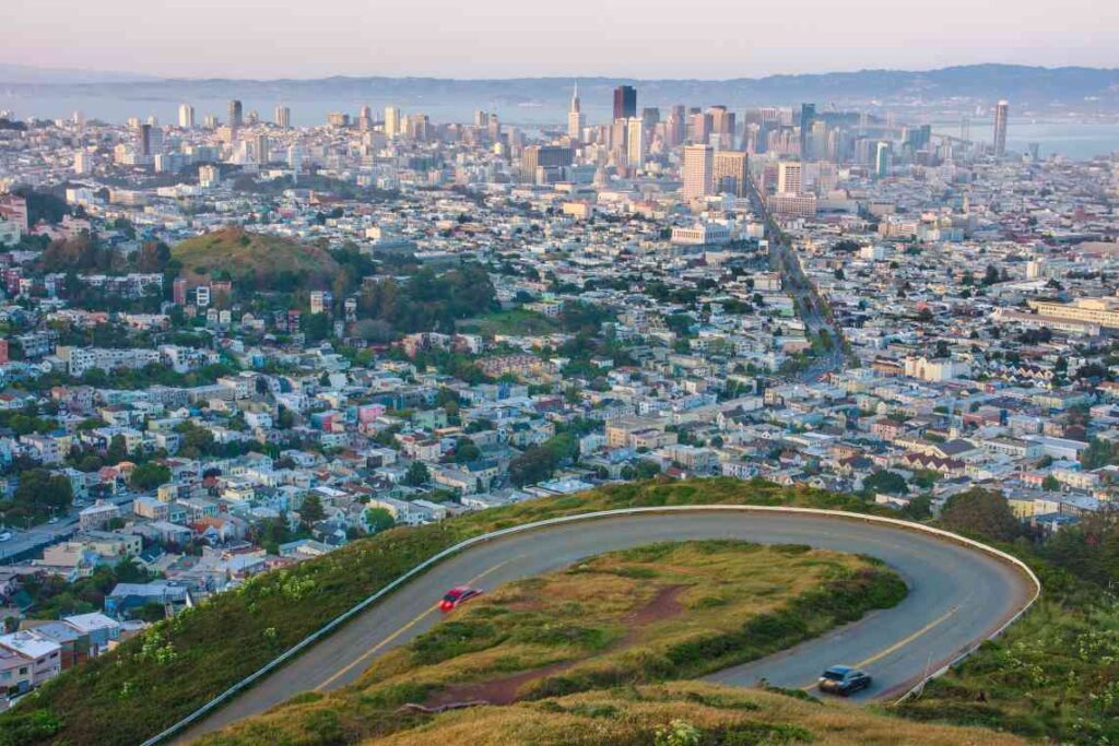 a view over San Francisco from the hills called Twin peaks
