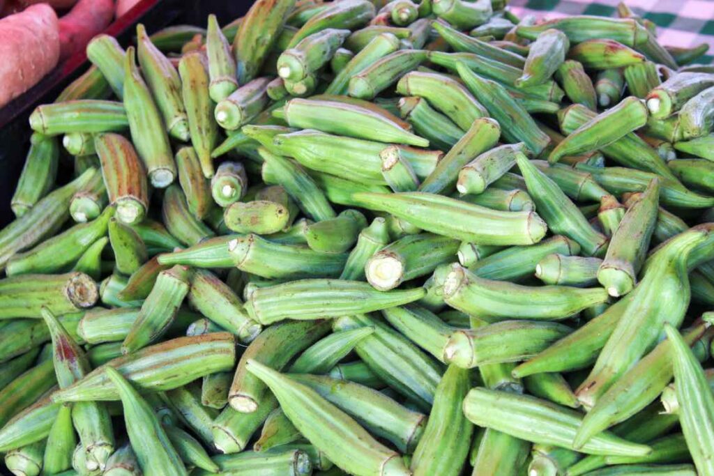 pile of green okra at the charleston farmer's market