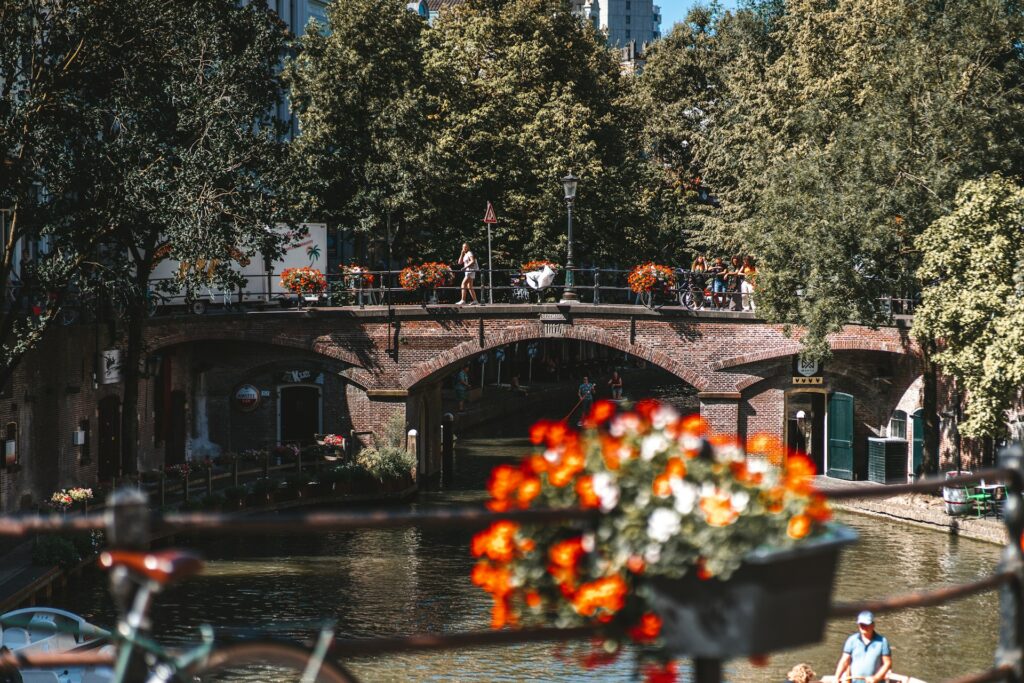 A bridge over water surrounded by trees in Utrecht.