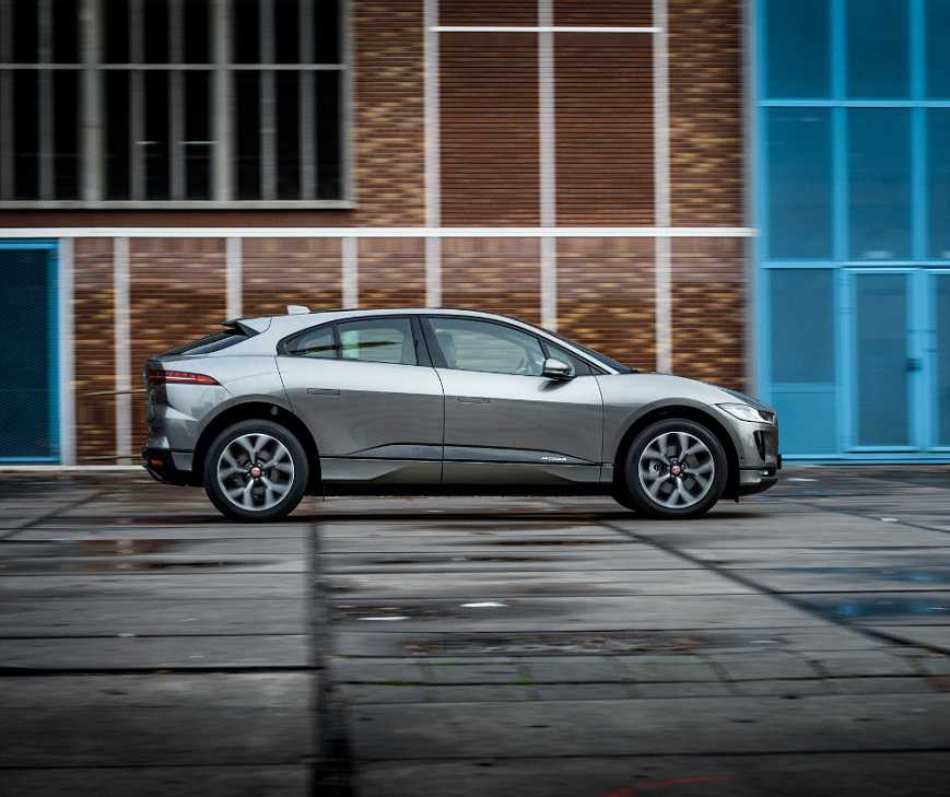 Electric Cars Pros and Cons SIXT rent a car Magazine